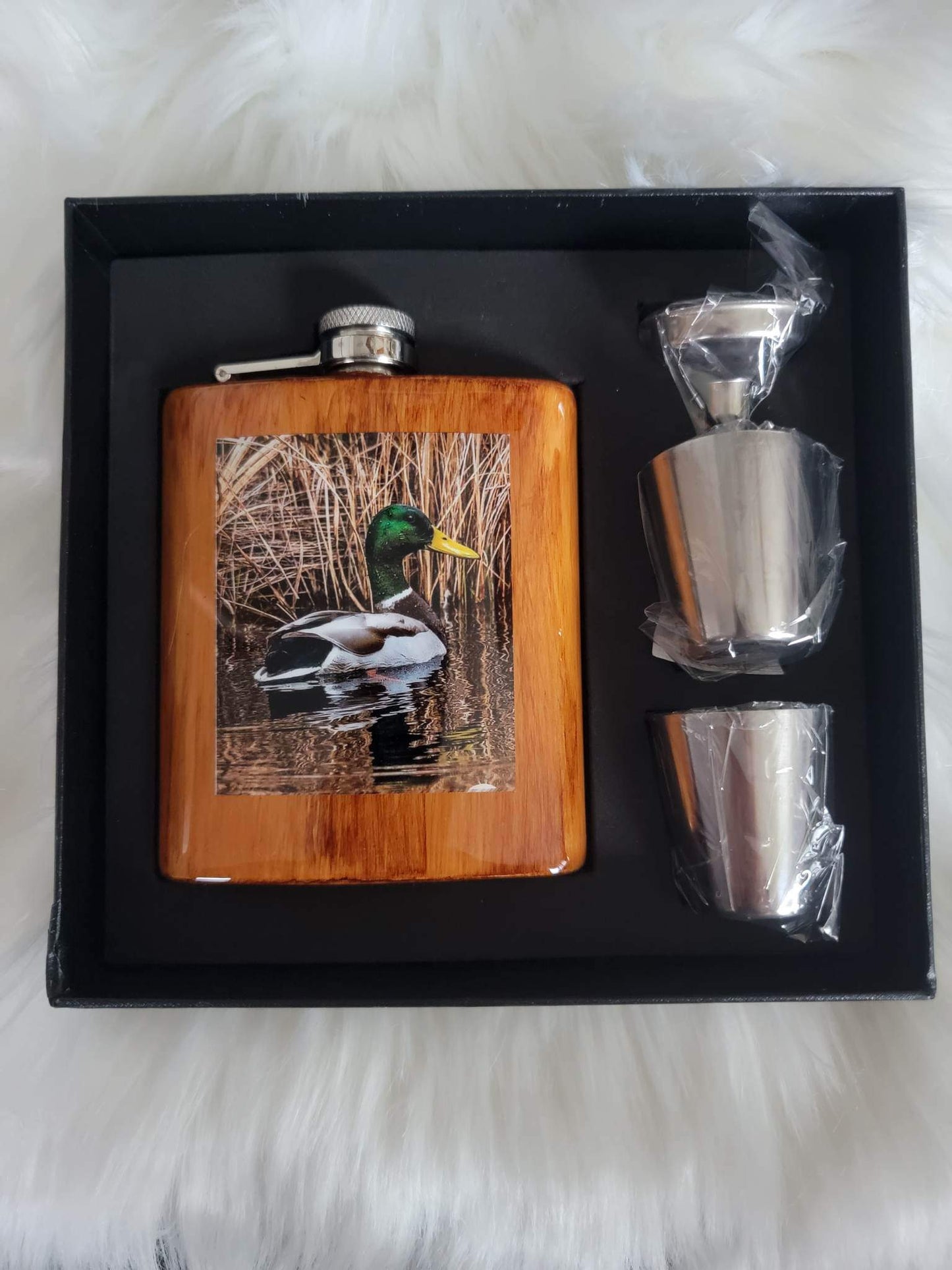 7 oz flask set with shot glasses in gift box